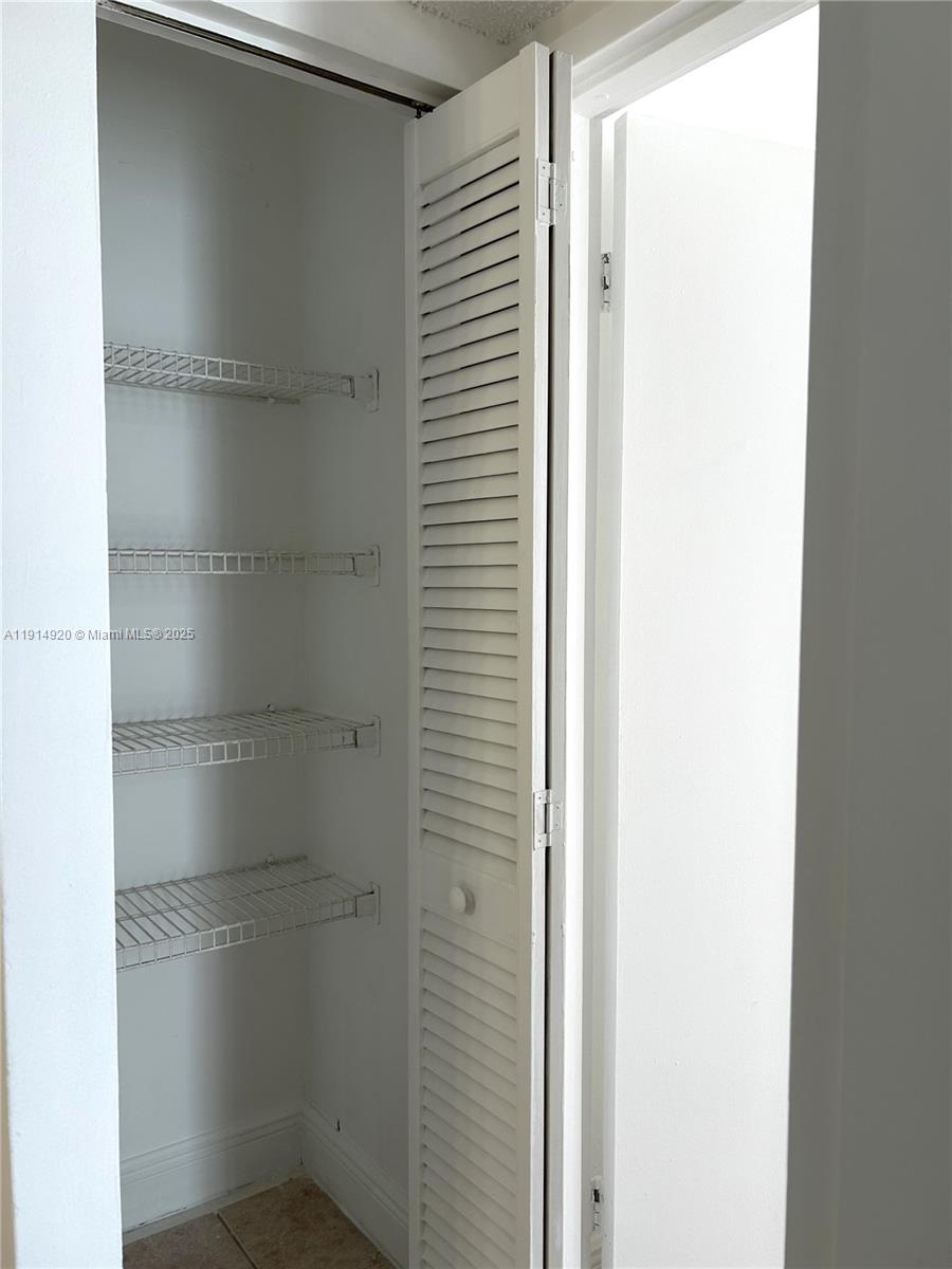 PLAZA OF AMERICAS CONDO P - Residential Lease