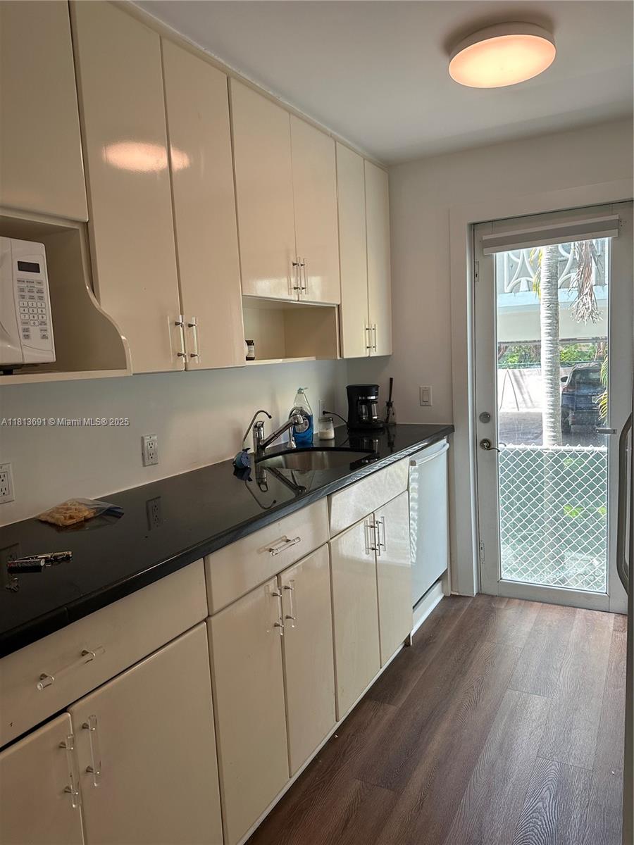 HARBOR BY THE SEA CO-OP - Residential Lease