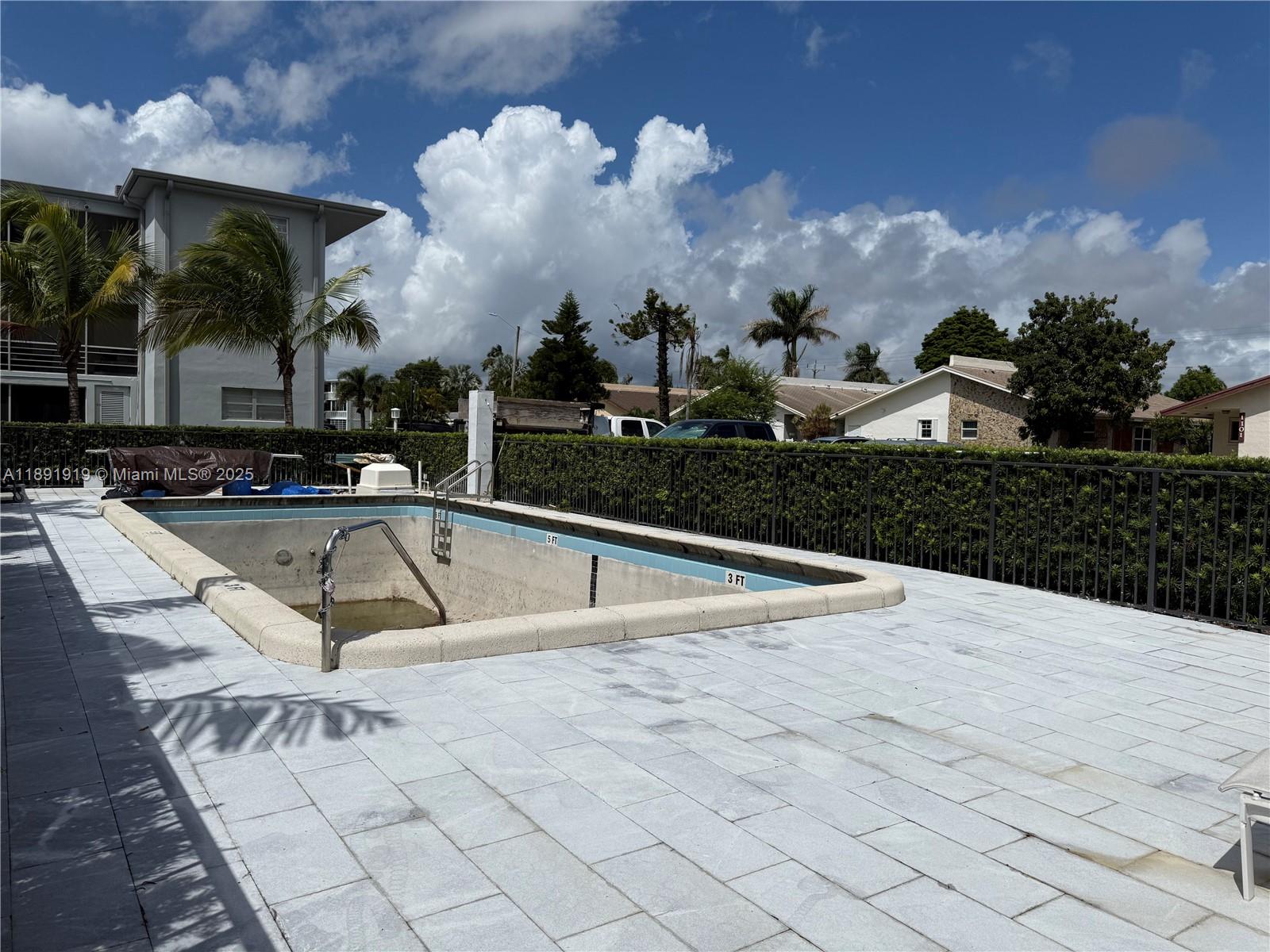 L'SOLEI AT HALLANDALE BEAC - Residential