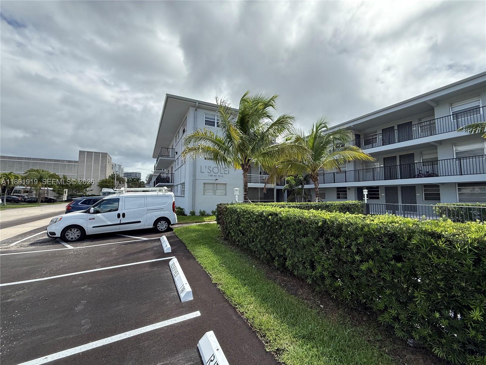 L'SOLEI AT HALLANDALE BEAC - Residential