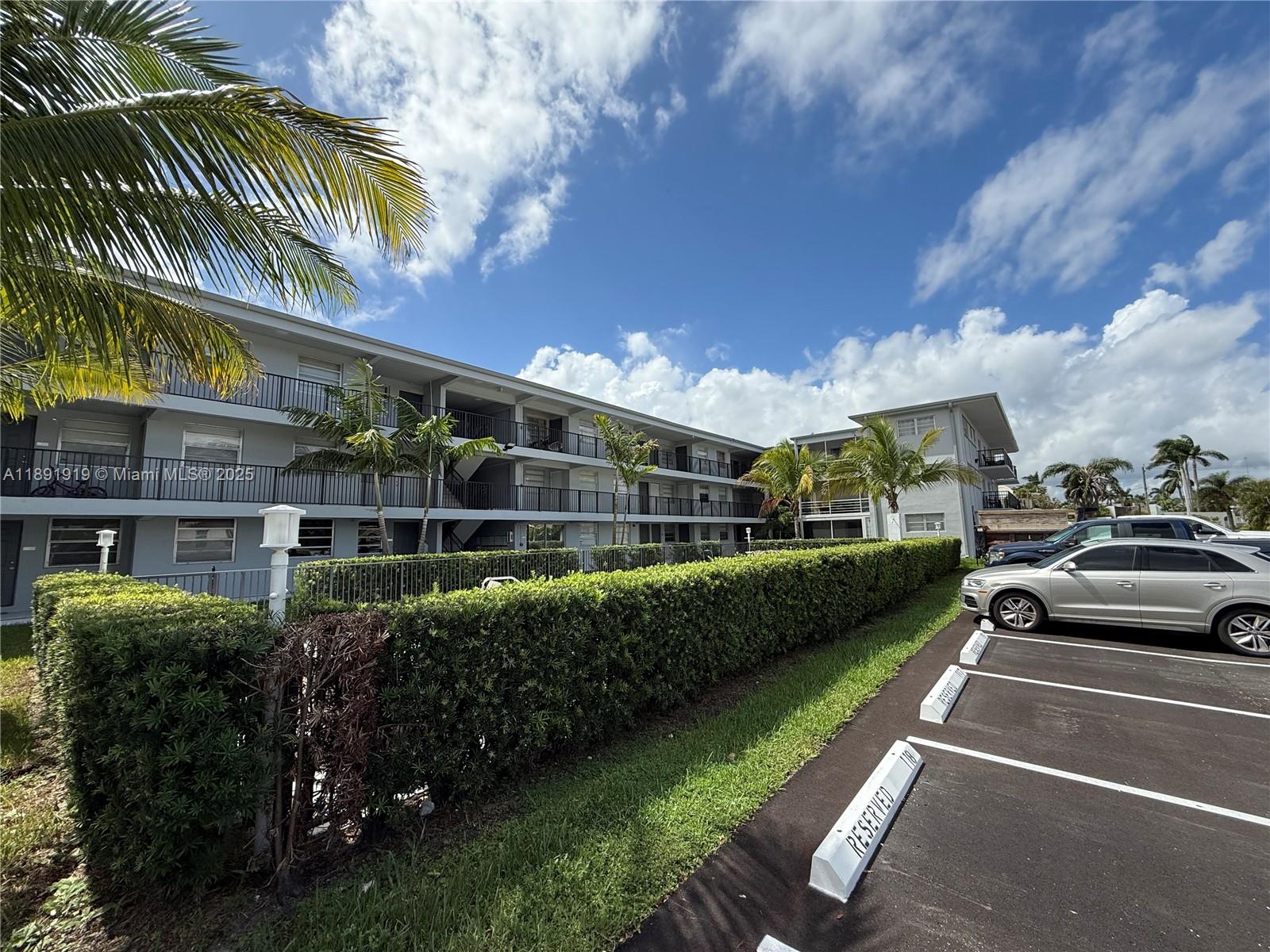 L'SOLEI AT HALLANDALE BEAC - Residential