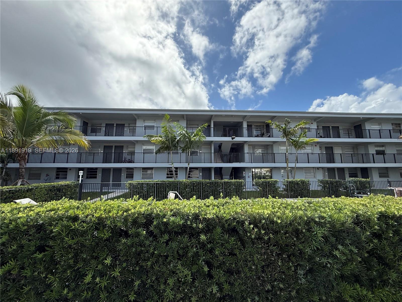 L'SOLEI AT HALLANDALE BEAC - Residential