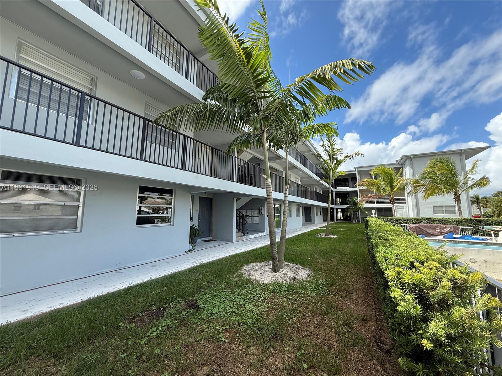 L'SOLEI AT HALLANDALE BEAC - Residential