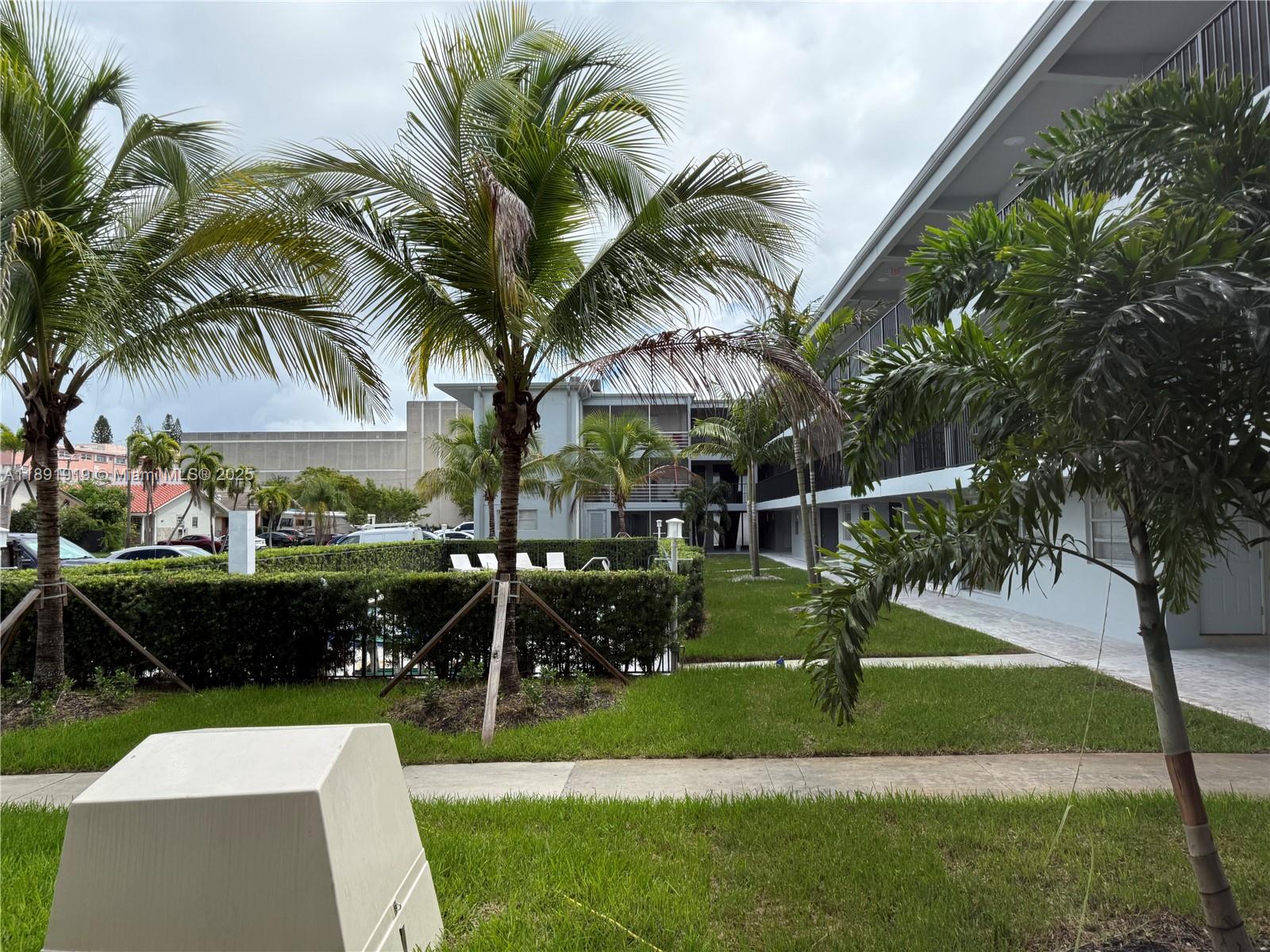 L'SOLEI AT HALLANDALE BEAC - Residential