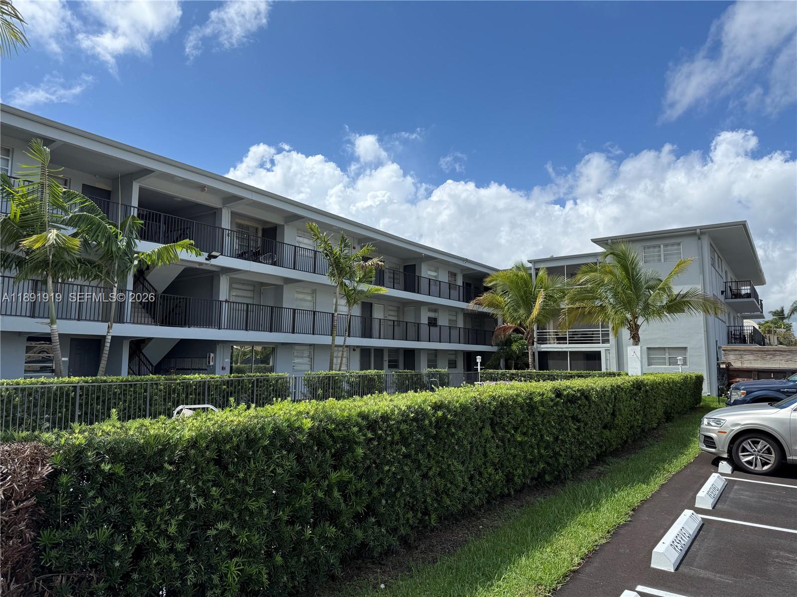 L'SOLEI AT HALLANDALE BEAC - Residential