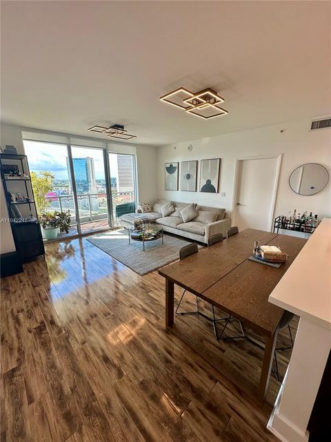 90 SW 3rd St 2306 Miami FL 33130