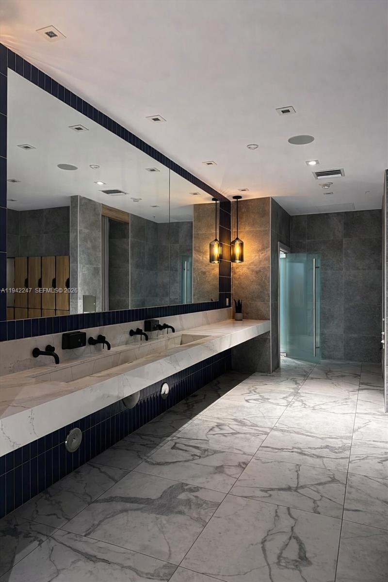 IVY CONDO - Residential Lease