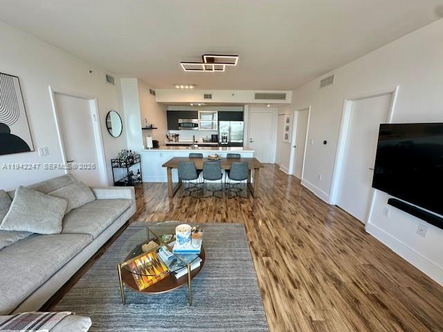 IVY CONDO - Residential Lease