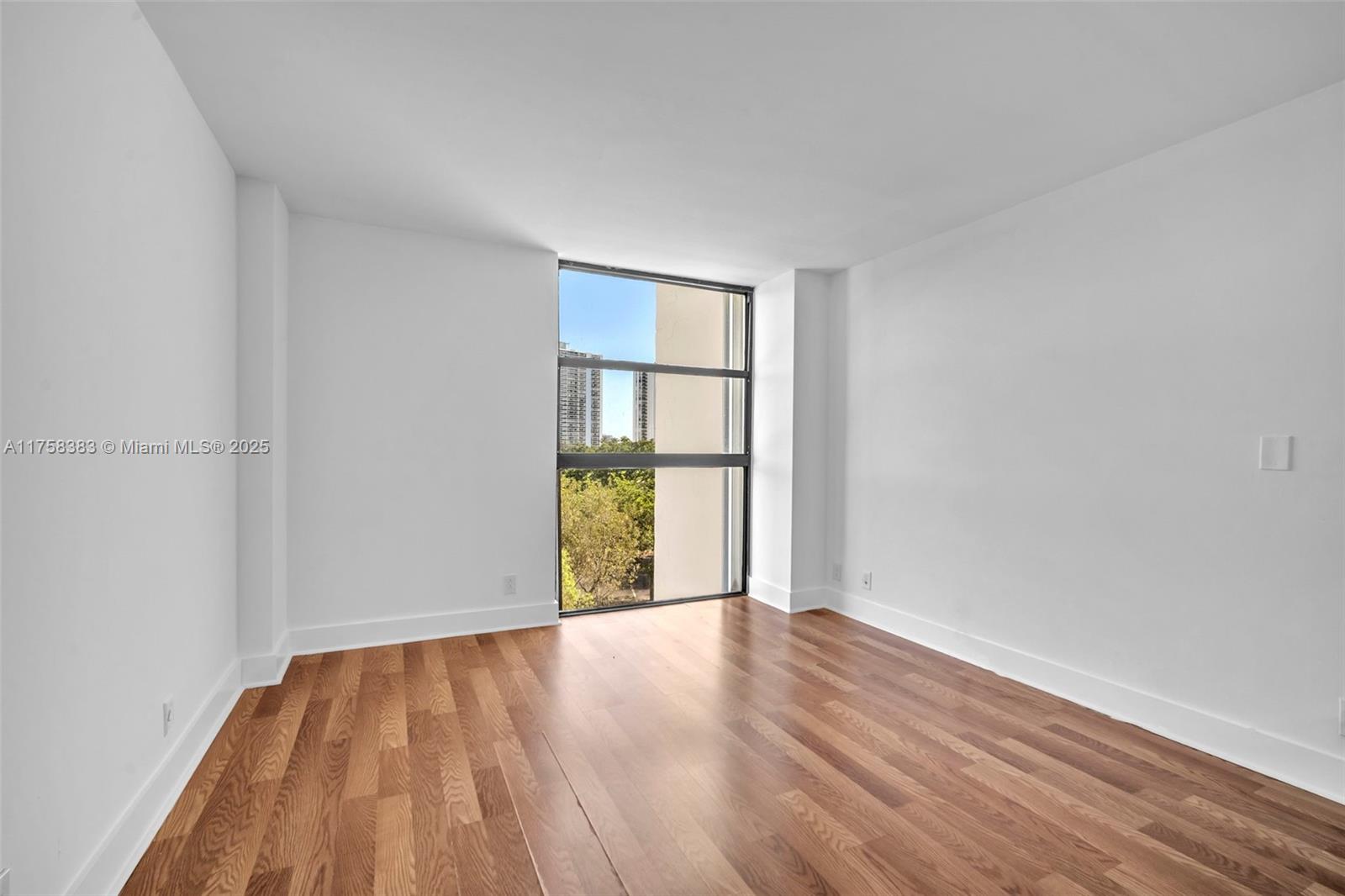 DELVISTA TOWERS CONDO - Residential