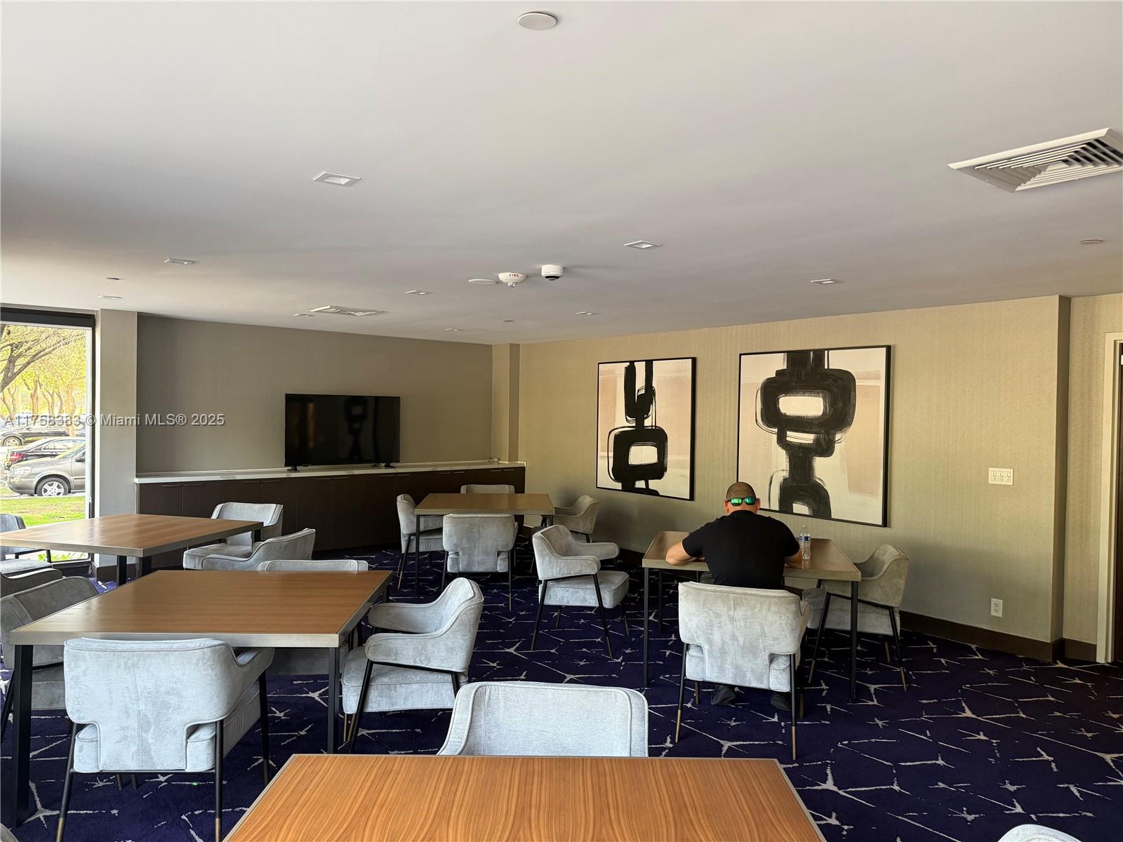 DELVISTA TOWERS CONDO - Residential