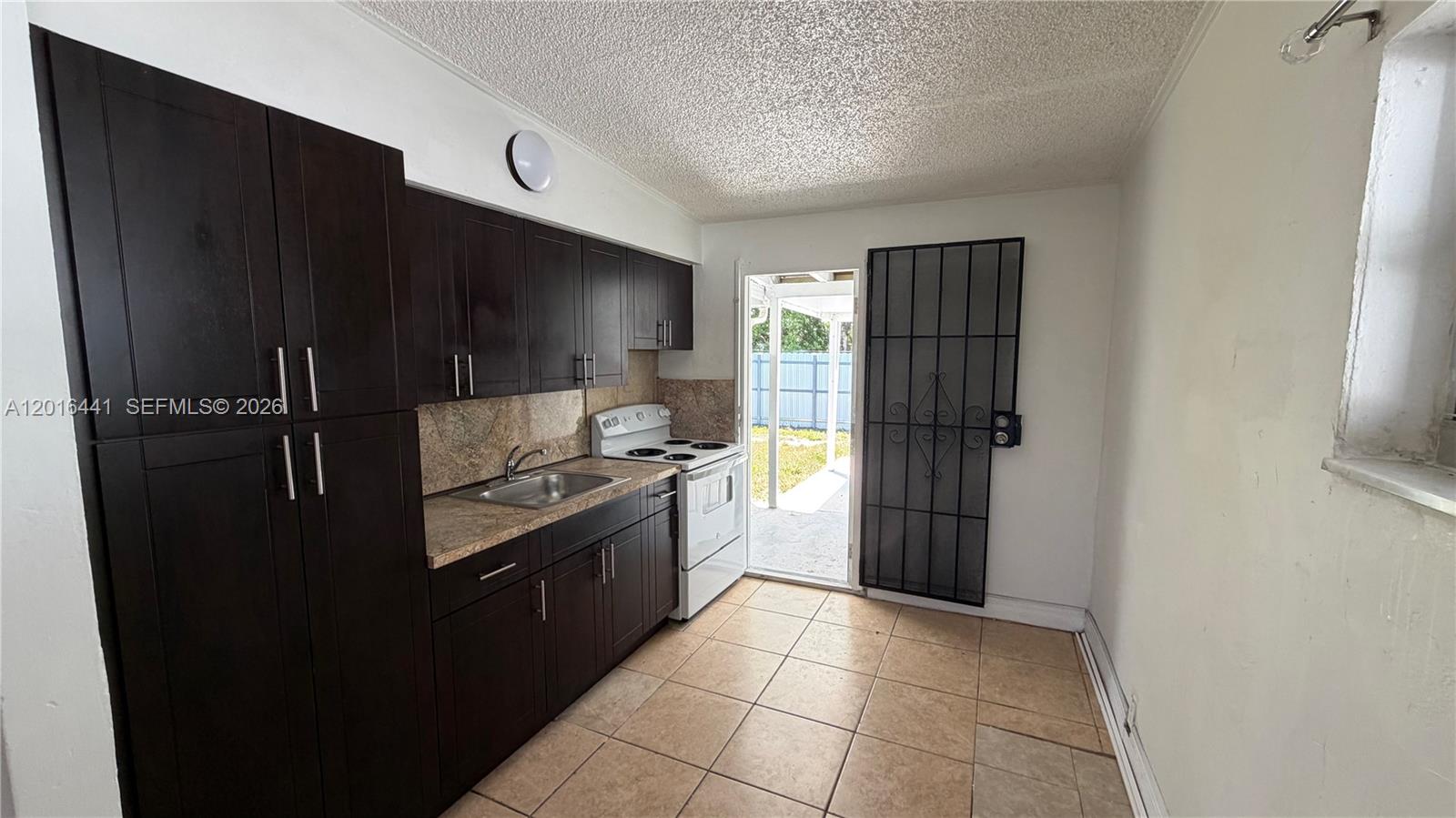 MAGNOLIA GARDENS CONSOLID - Residential Lease