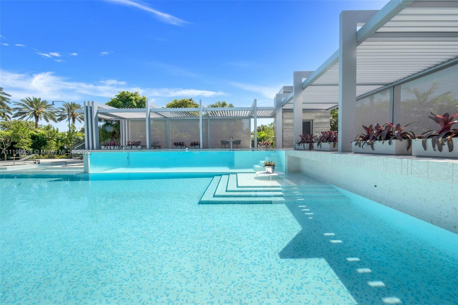 GOLDEN BEACH - Residential