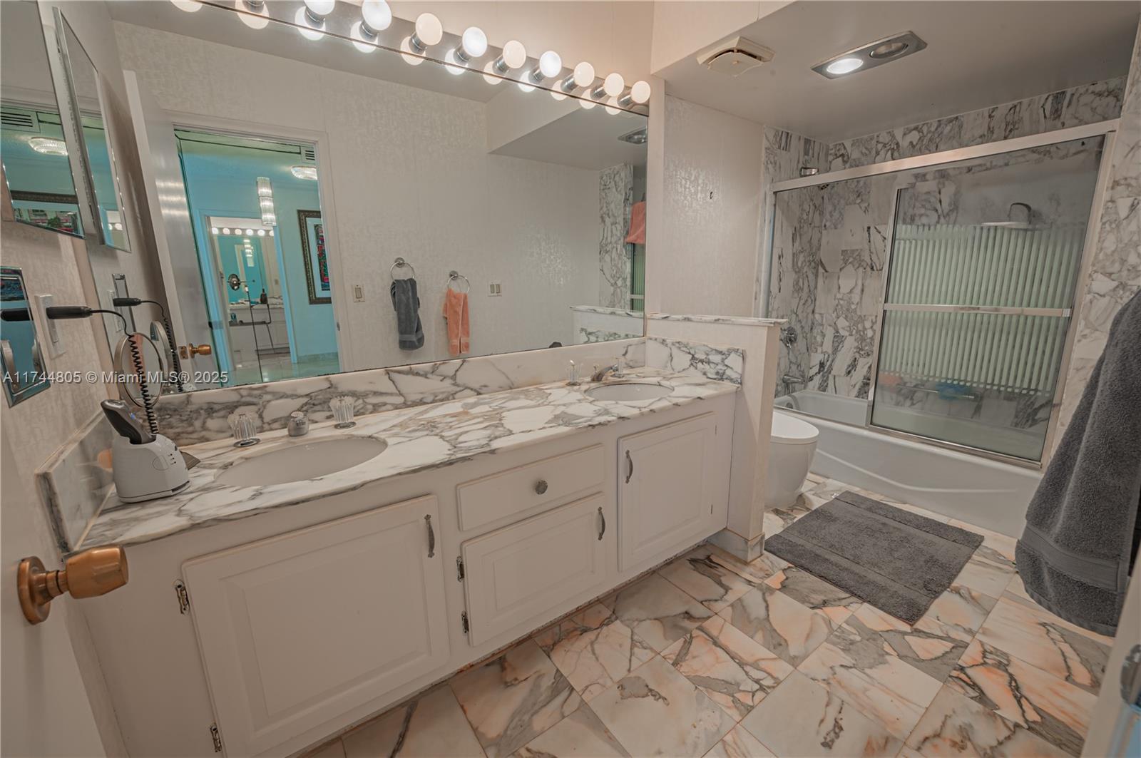 BALMORAL CONDO - Residential Lease