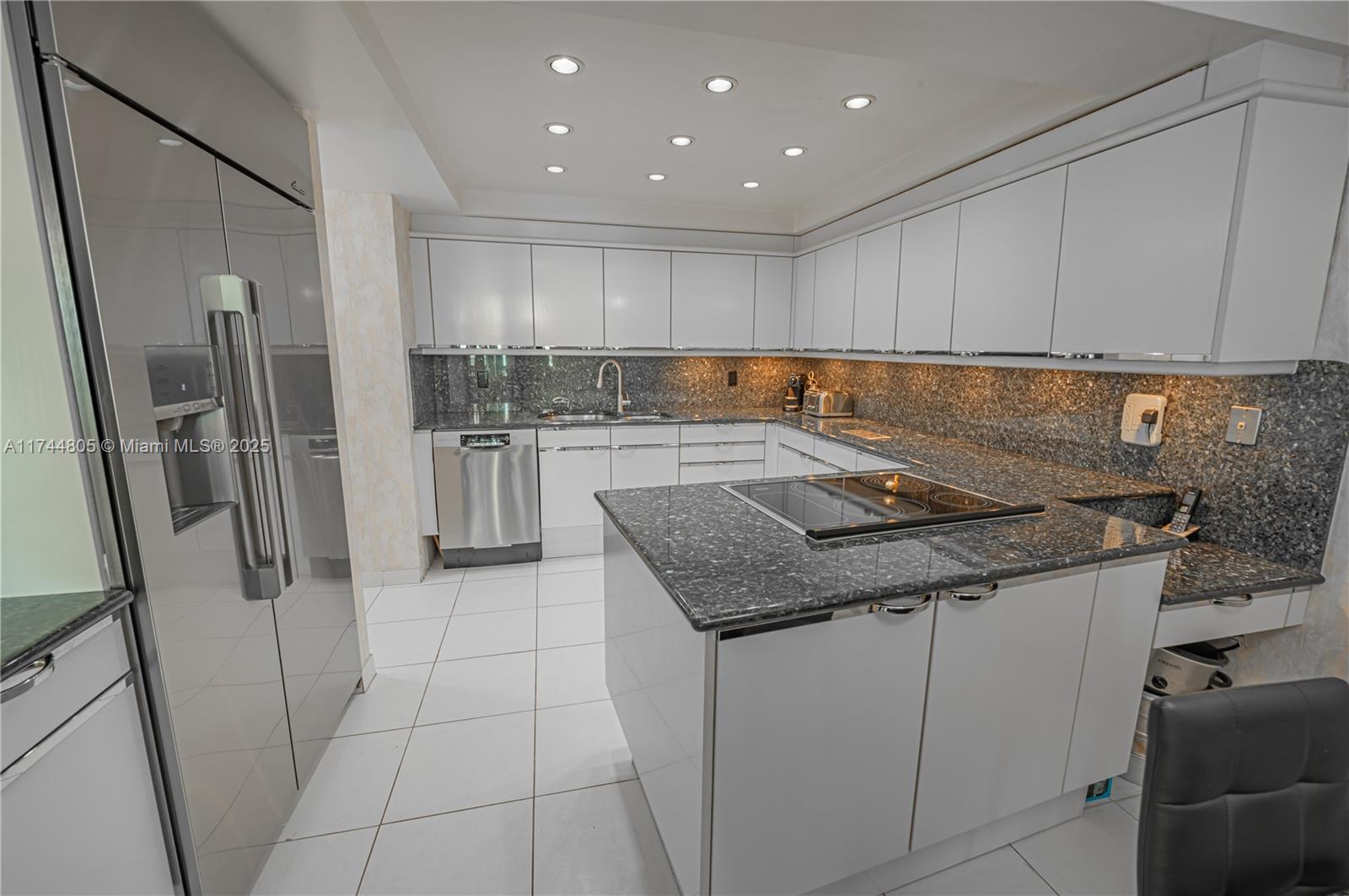 BALMORAL CONDO - Residential Lease