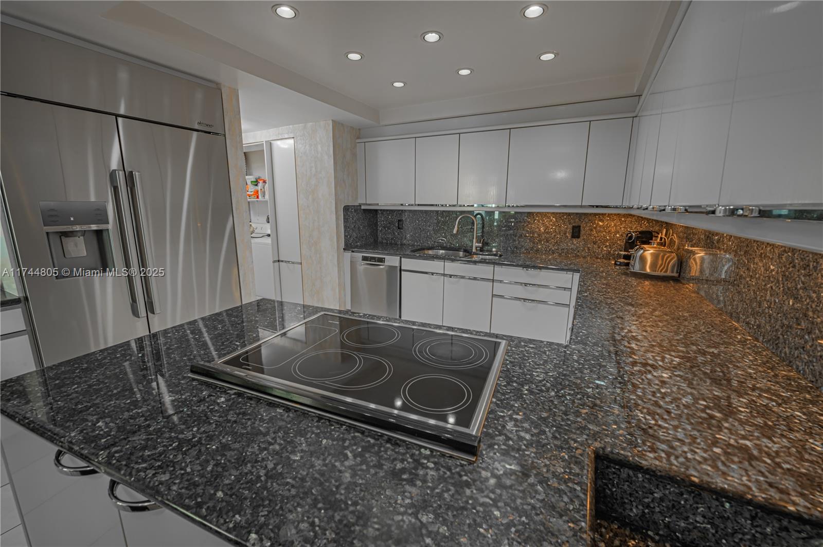 BALMORAL CONDO - Residential Lease