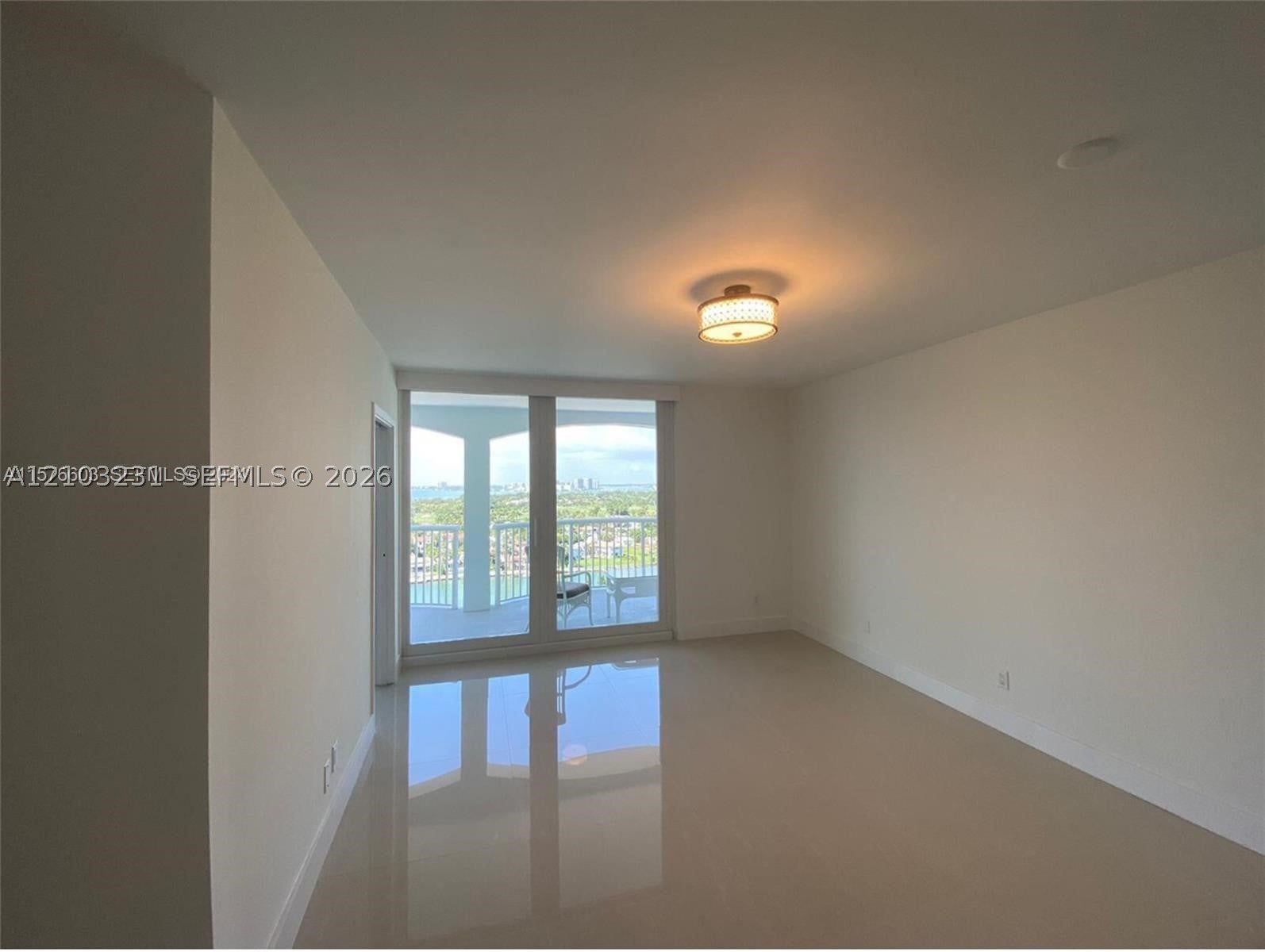 5401 Collins Ave 1229