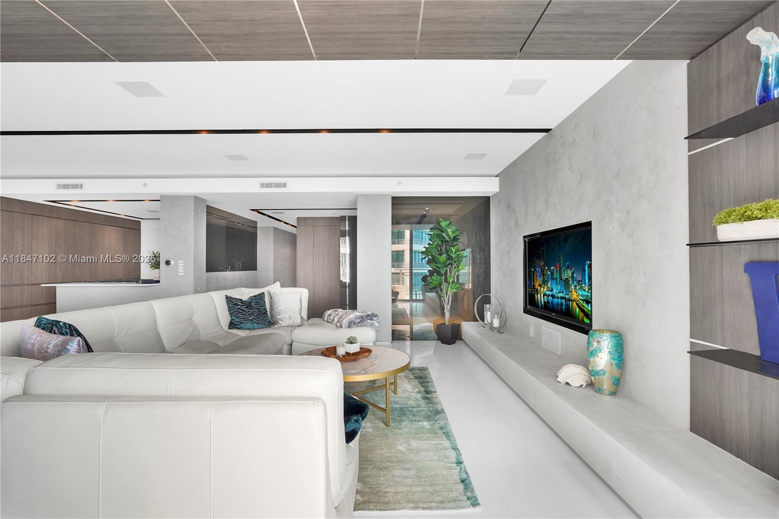 Diplomat Residences - Residential Lease