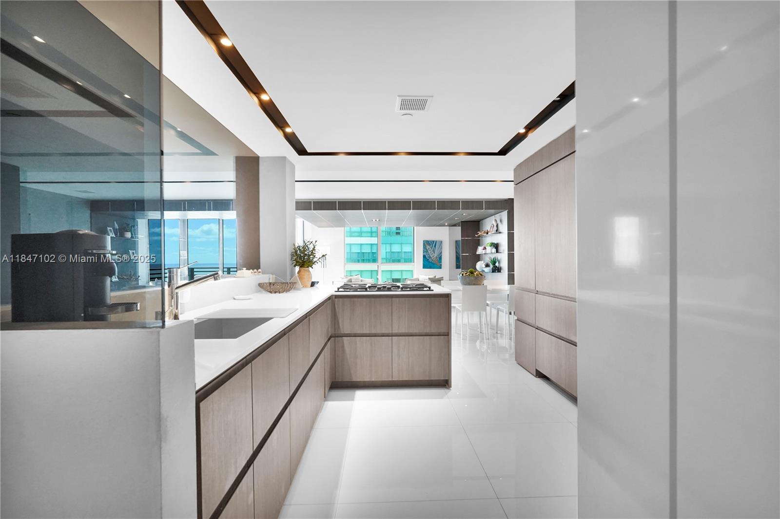 Diplomat Residences - Residential Lease