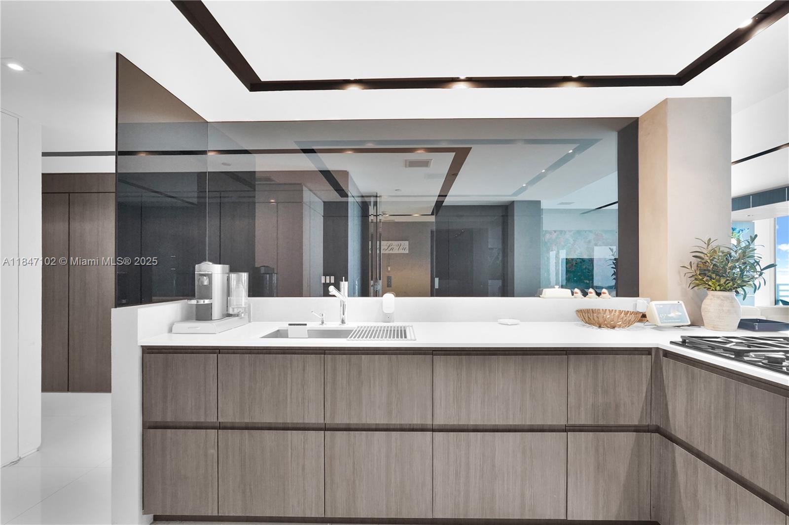 Diplomat Residences - Residential Lease