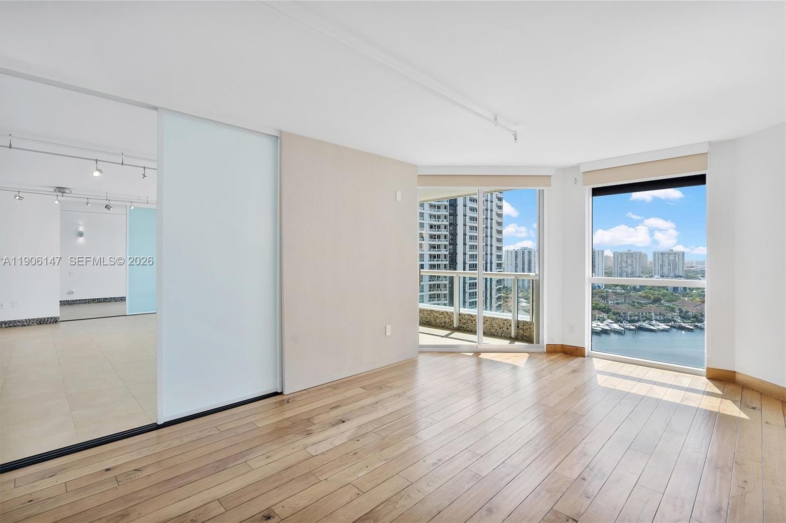 NORTH TOWER AT THE POINT - Residential