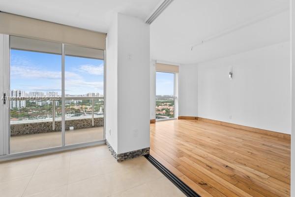 NORTH TOWER AT THE POINT - Residential