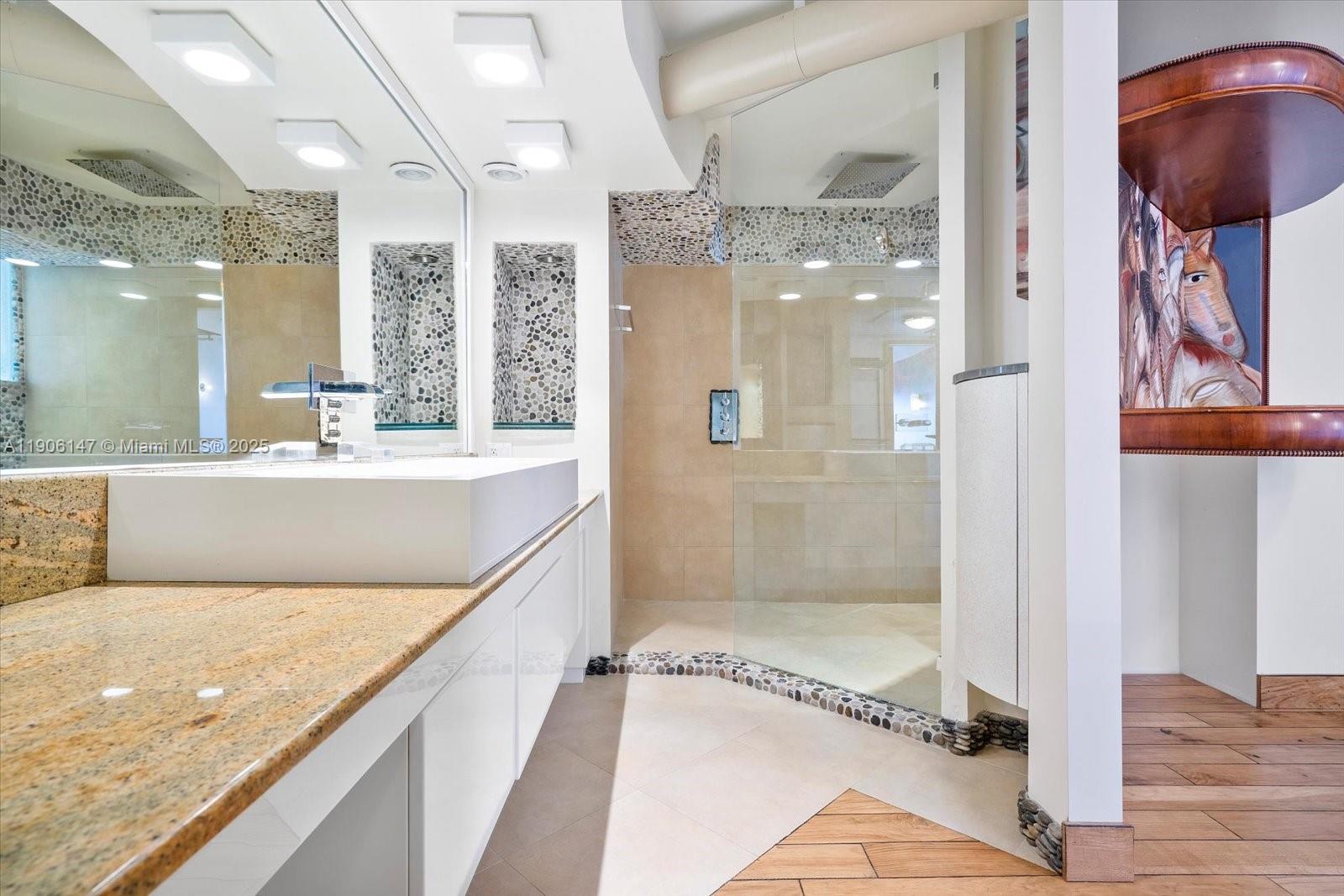 NORTH TOWER AT THE POINT - Residential