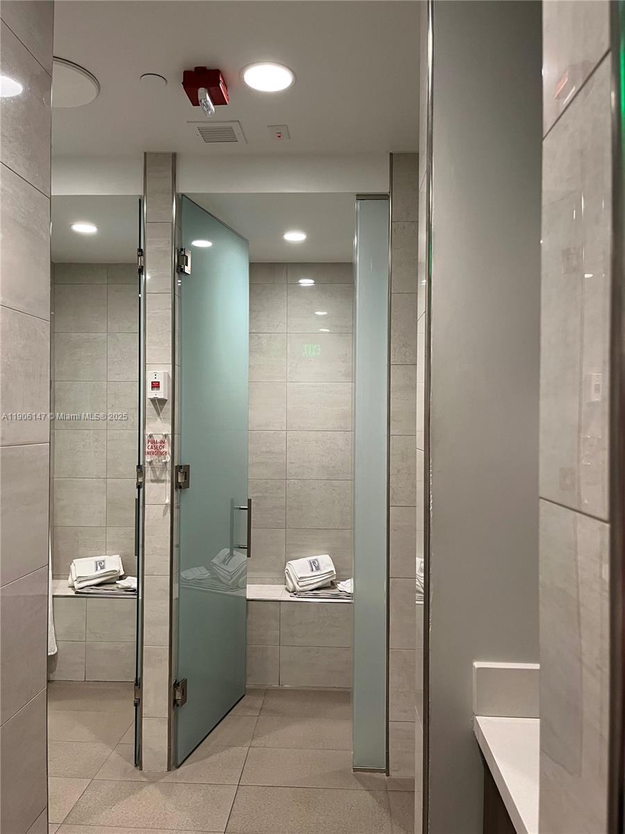 NORTH TOWER AT THE POINT - Residential