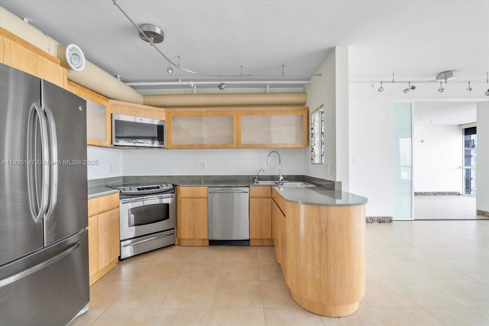 NORTH TOWER AT THE POINT - Residential