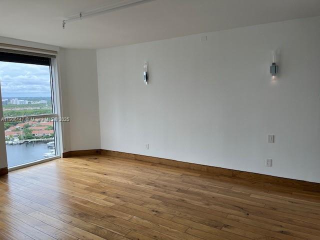 NORTH TOWER AT THE POINT - Residential