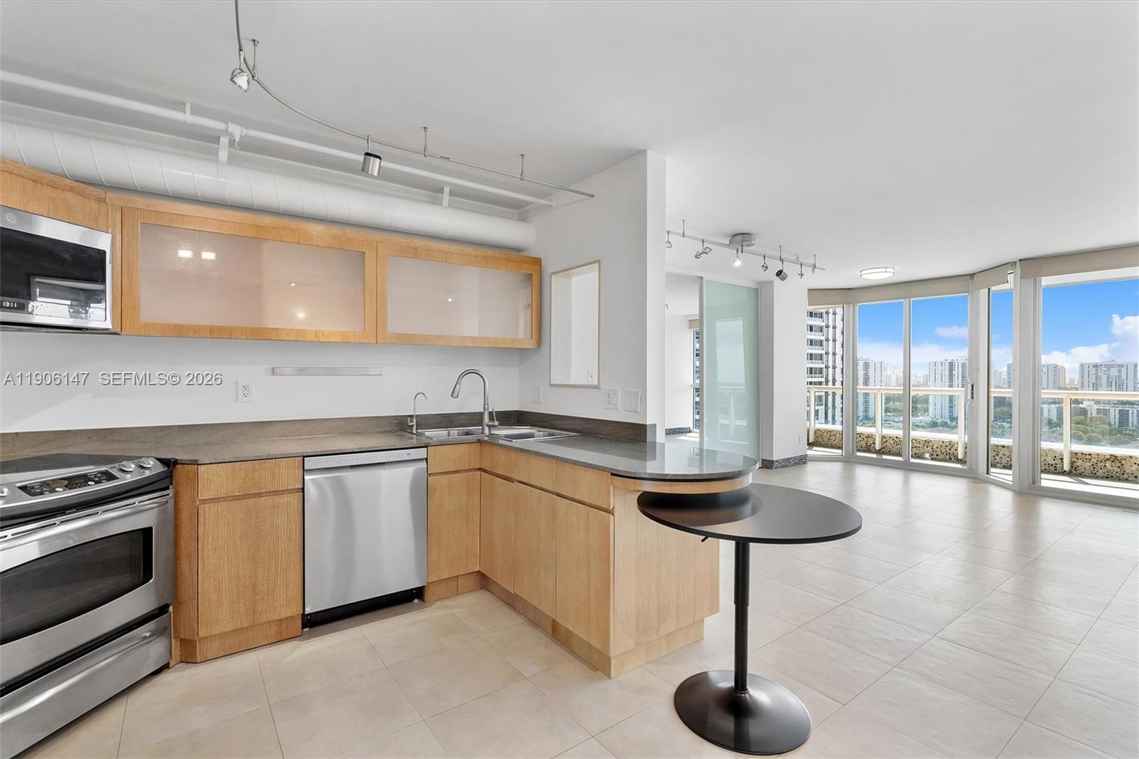 NORTH TOWER AT THE POINT - Residential