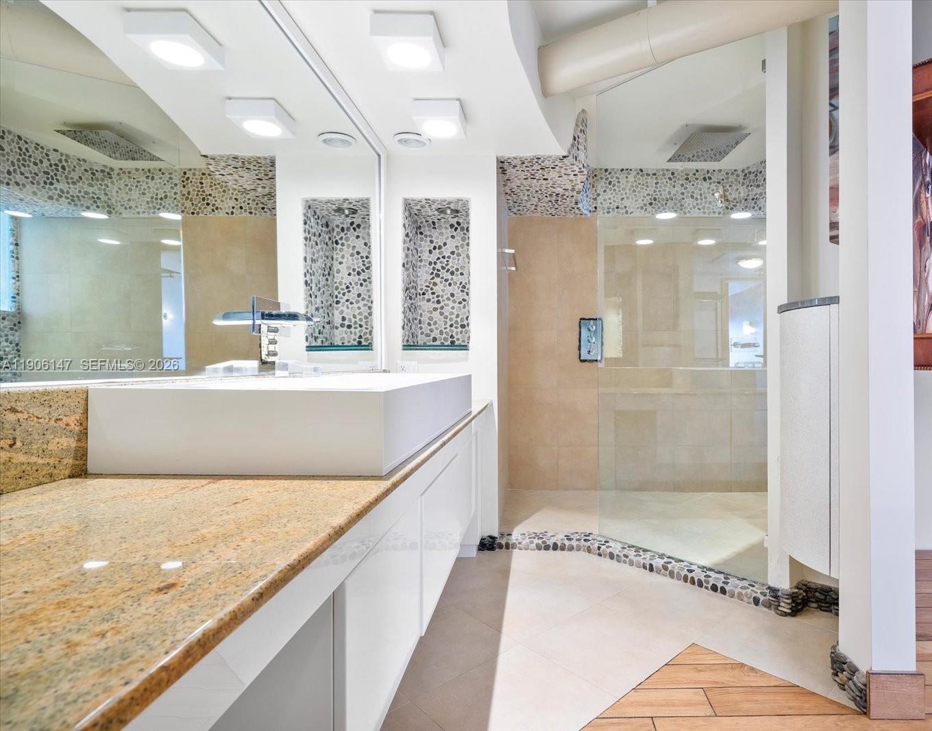 NORTH TOWER AT THE POINT - Residential