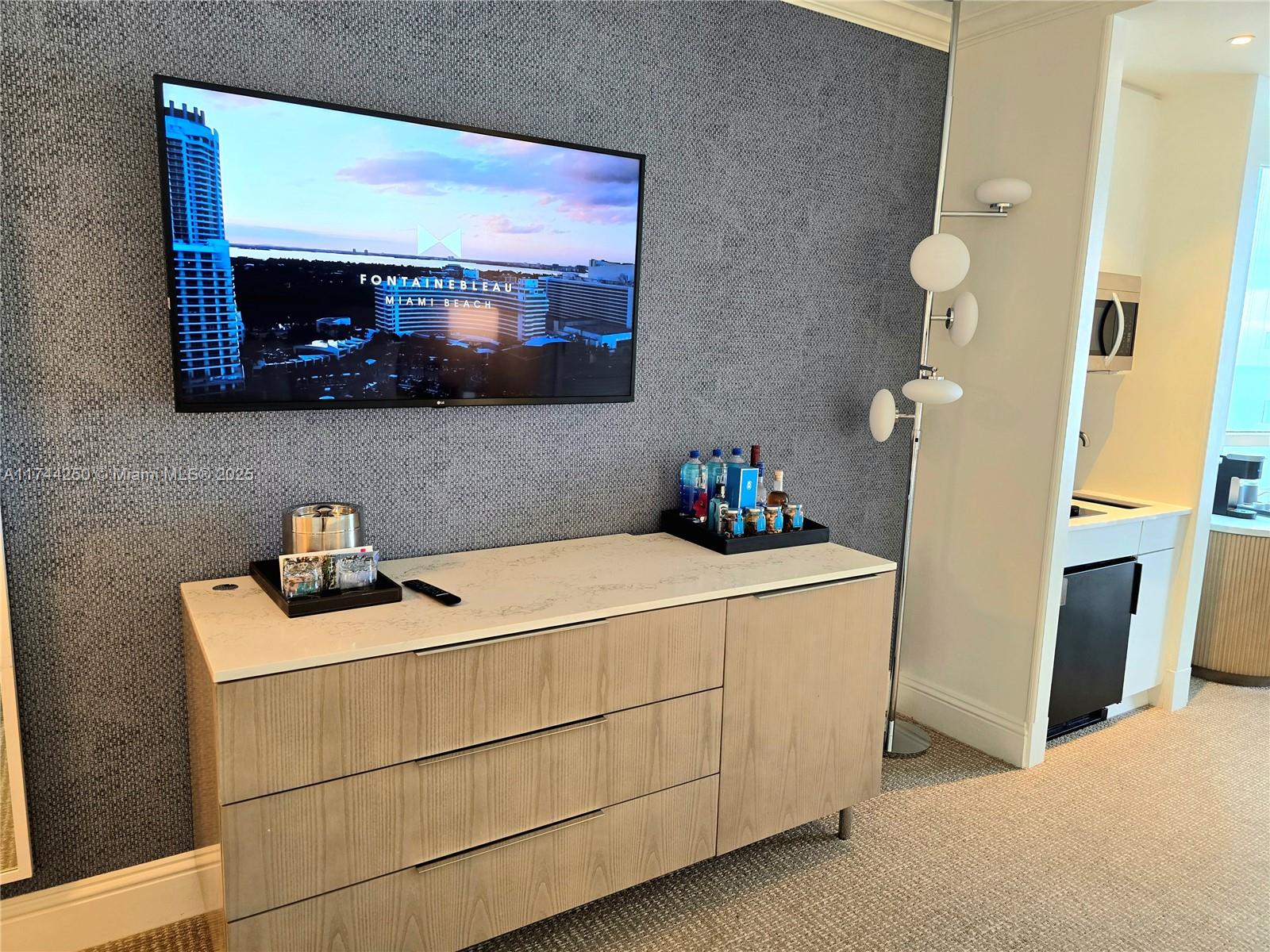 4401 Collins Ave 1401