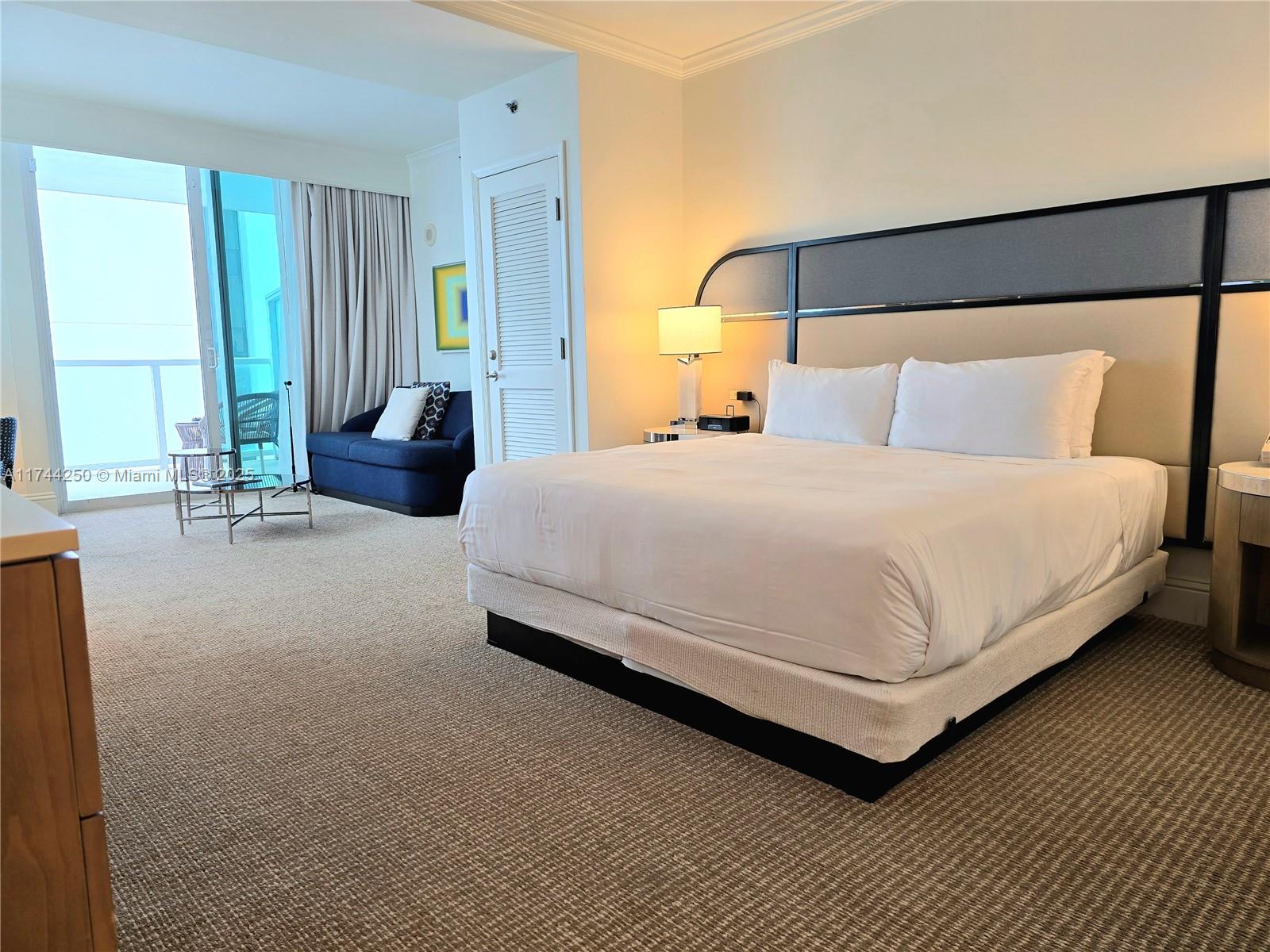 4401 Collins Ave 1401