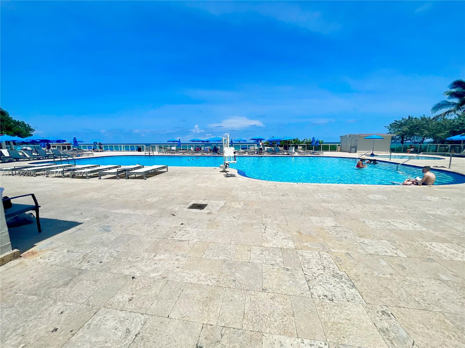 THE AVENTURA BEACH CLUB C - Residential