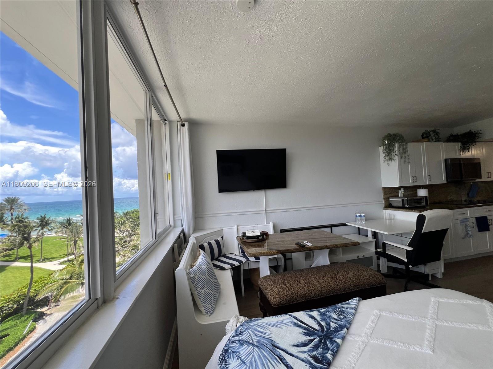 THE AVENTURA BEACH CLUB C - Residential