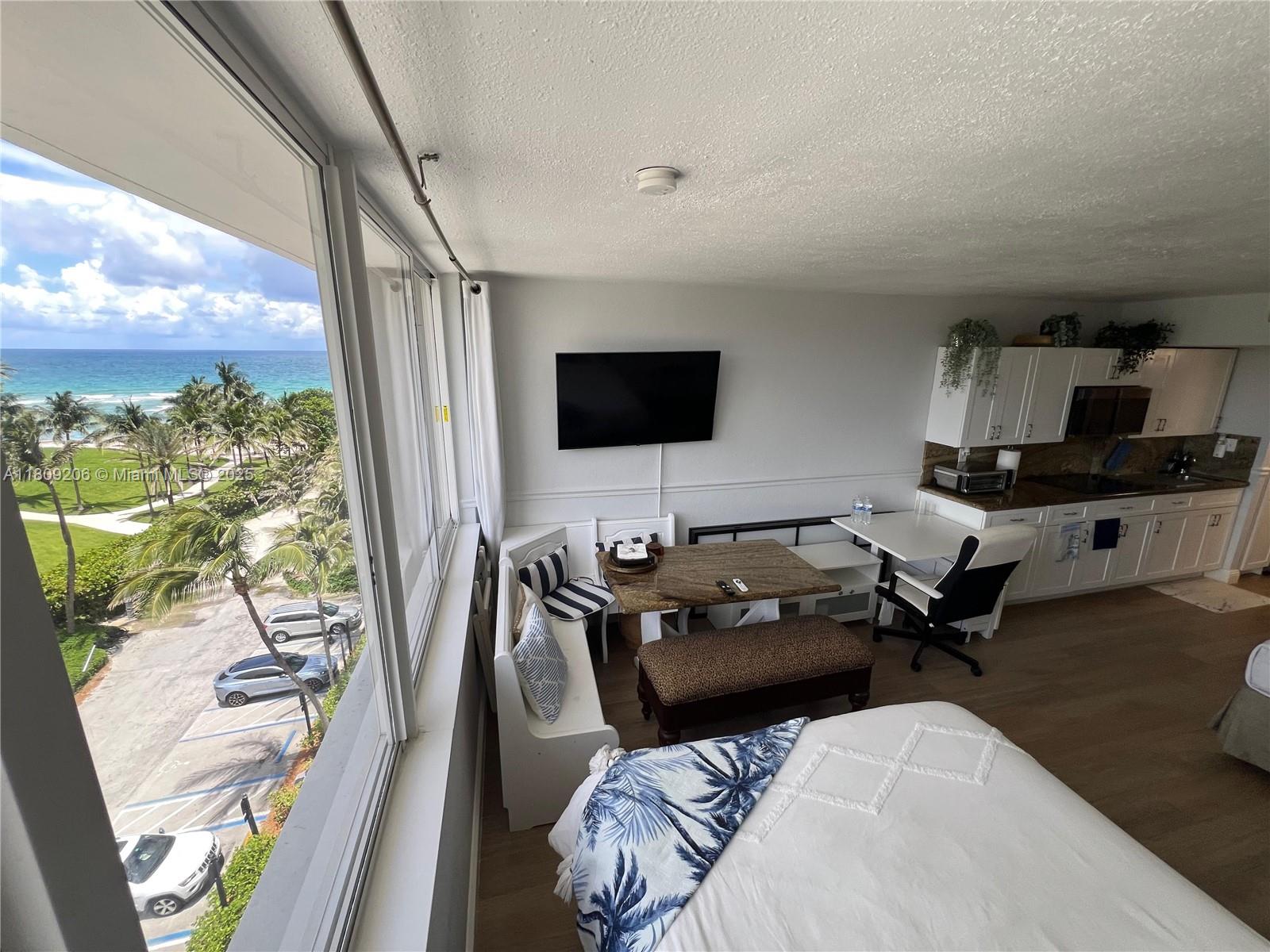 THE AVENTURA BEACH CLUB C - Residential