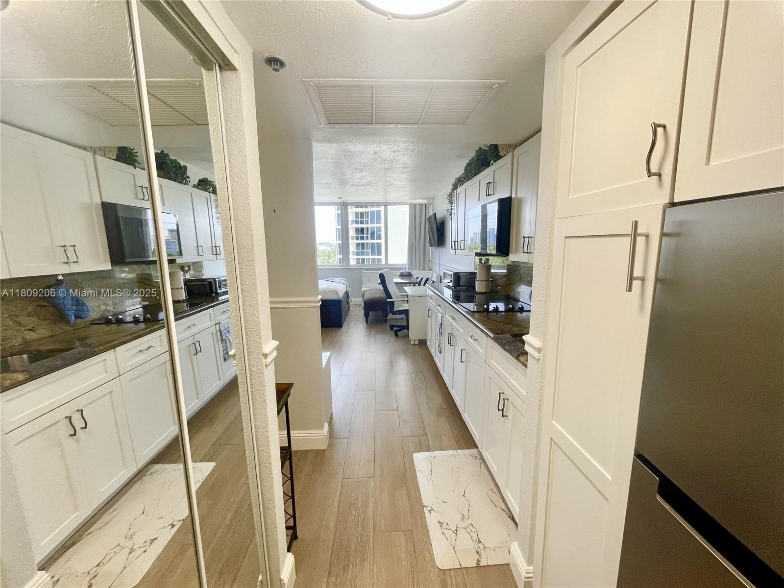 THE AVENTURA BEACH CLUB C - Residential