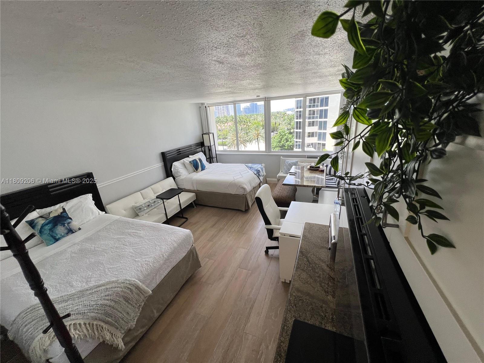 THE AVENTURA BEACH CLUB C - Residential