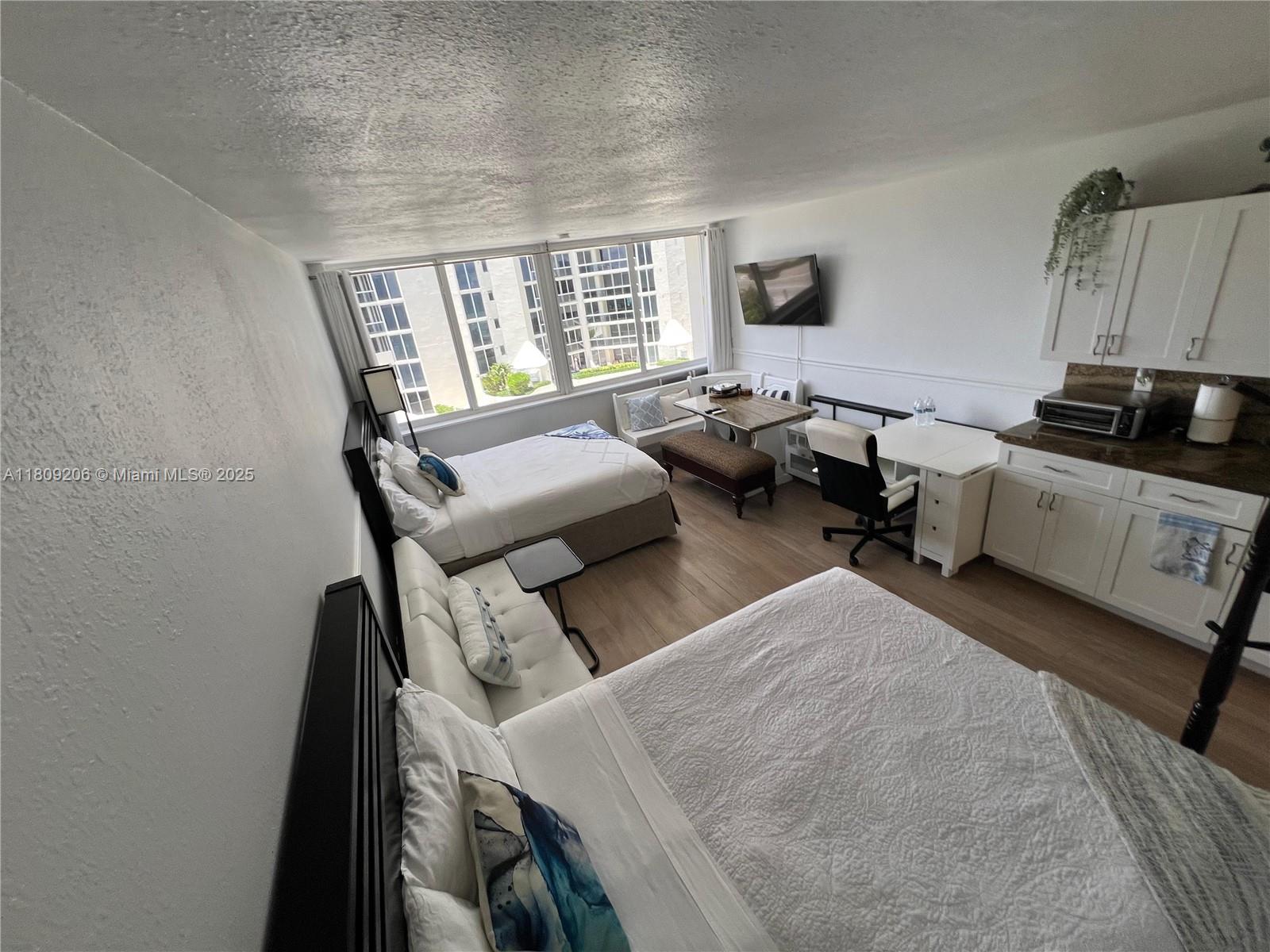 THE AVENTURA BEACH CLUB C - Residential