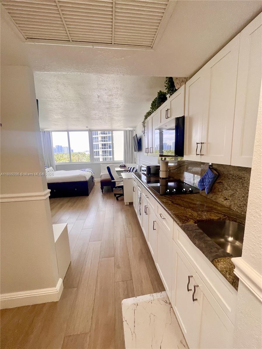 THE AVENTURA BEACH CLUB C - Residential