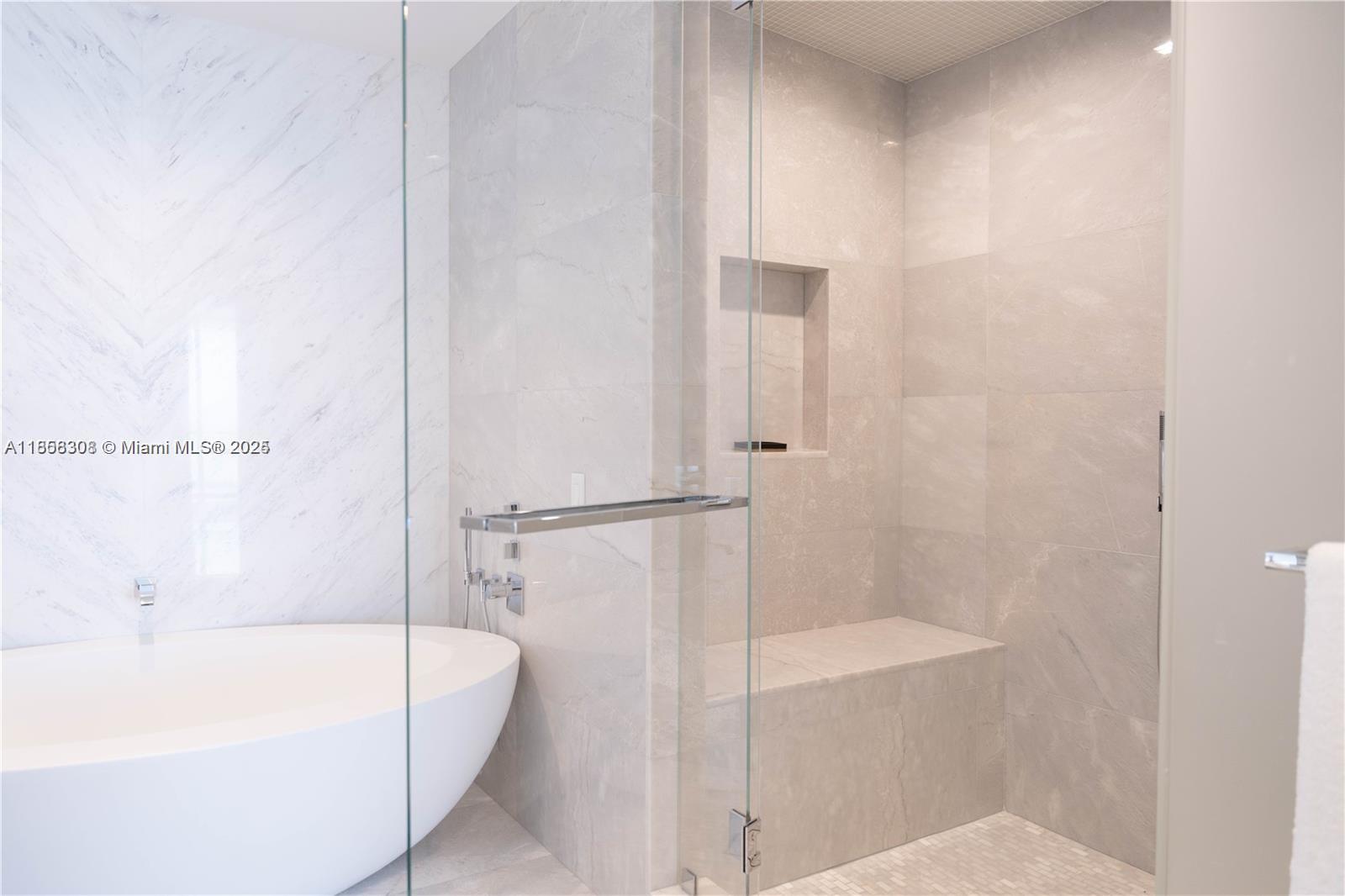 Turnberry Ocean Club - Residential