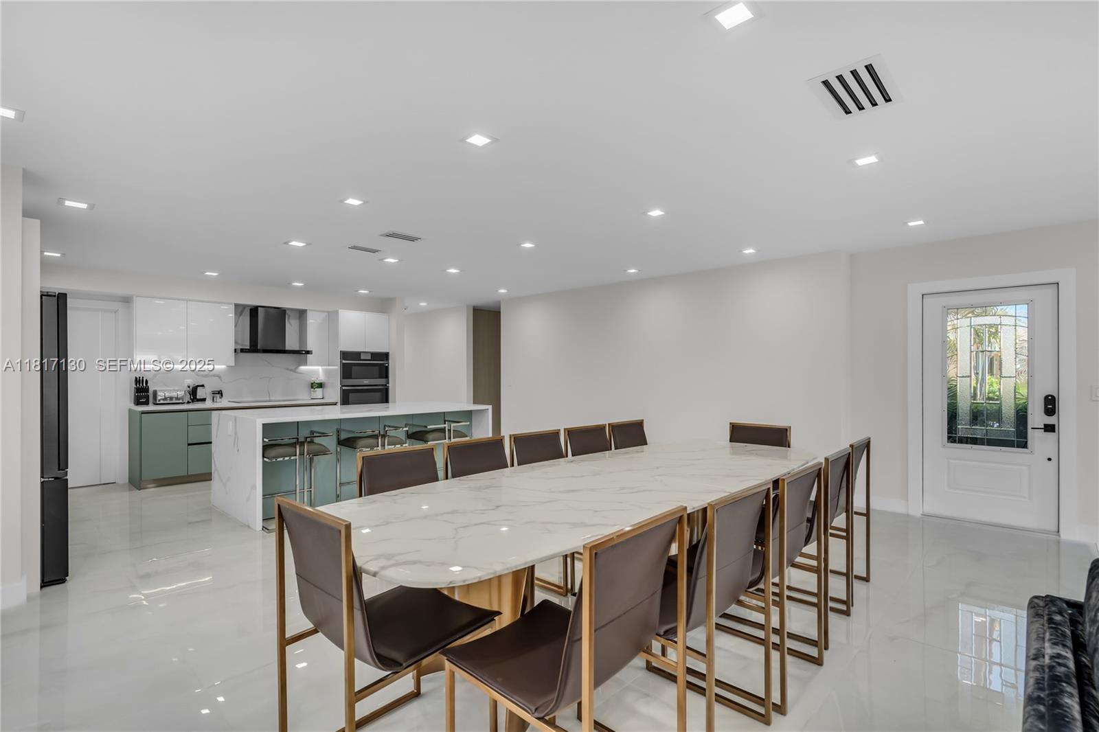 HOLLYWOOD LAKES SECTION - Residential