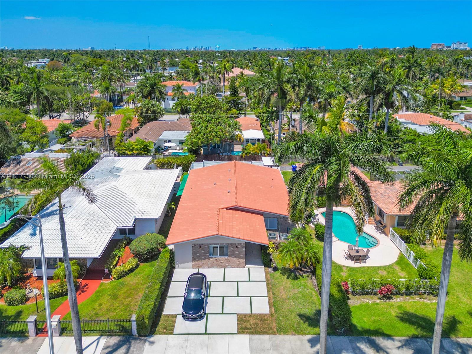 HOLLYWOOD LAKES SECTION - Residential