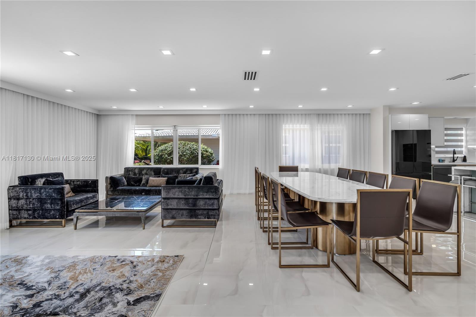 HOLLYWOOD LAKES SECTION - Residential