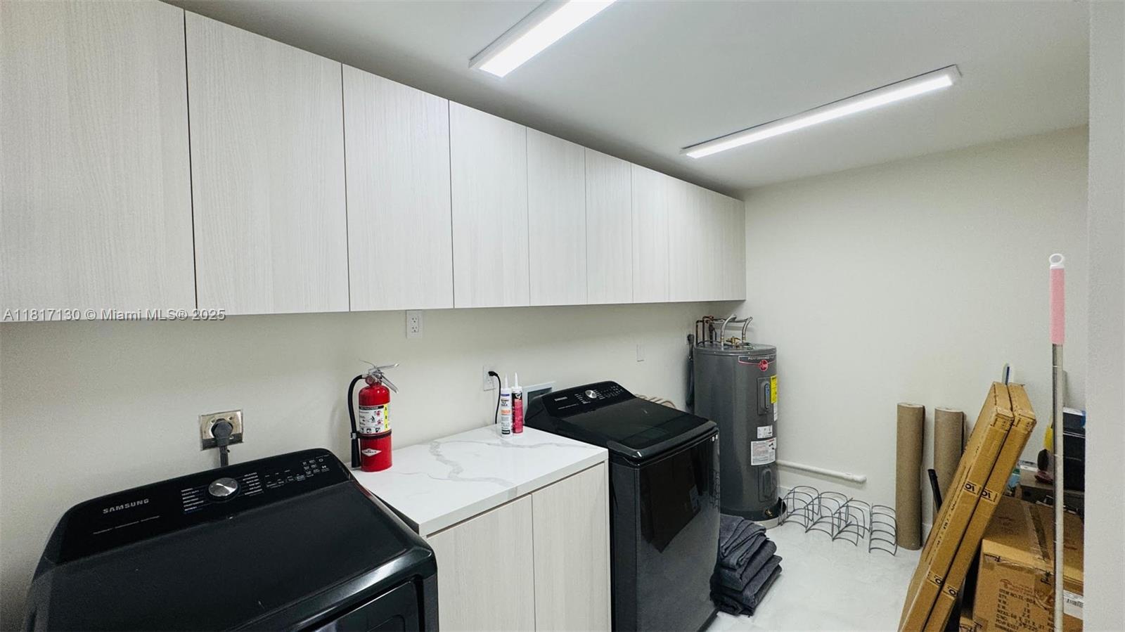 HOLLYWOOD LAKES SECTION - Residential