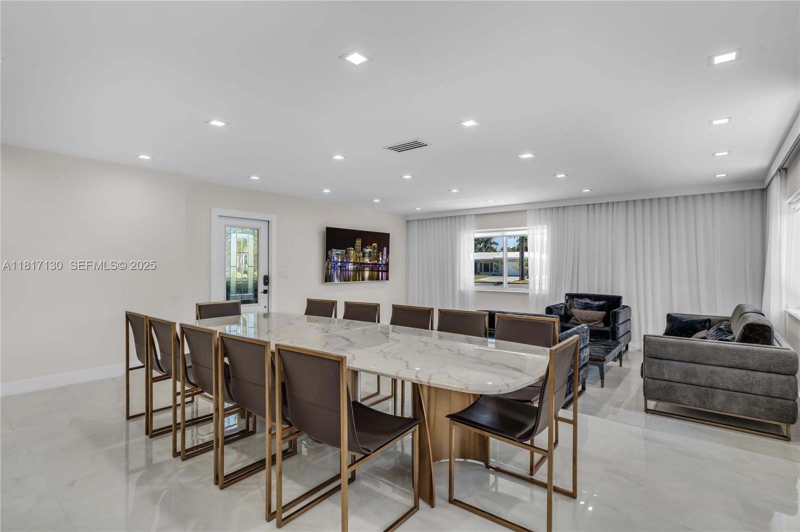 HOLLYWOOD LAKES SECTION - Residential