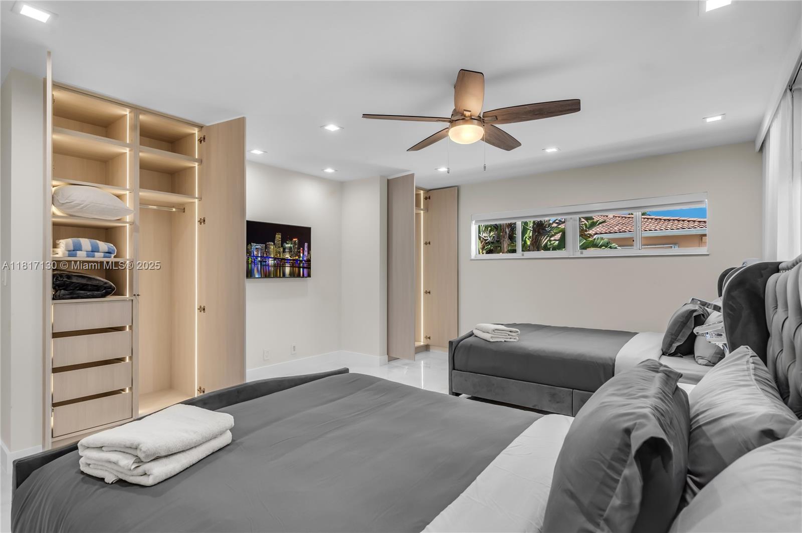 HOLLYWOOD LAKES SECTION - Residential