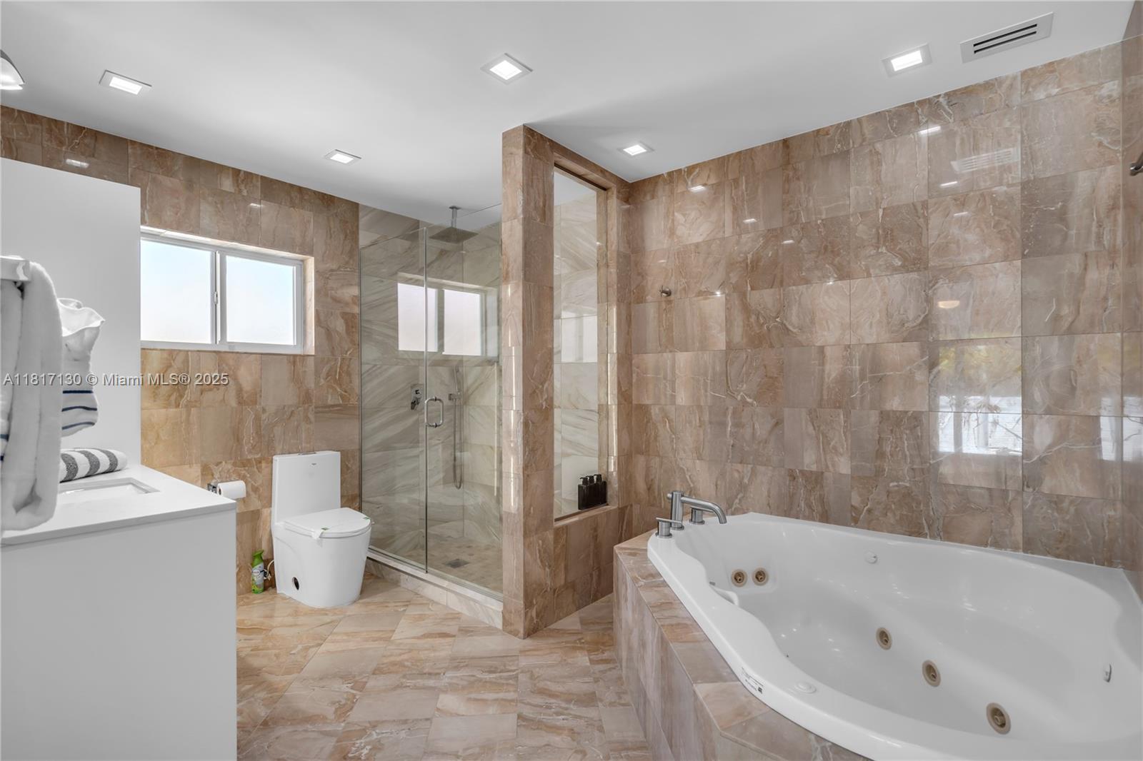 HOLLYWOOD LAKES SECTION - Residential