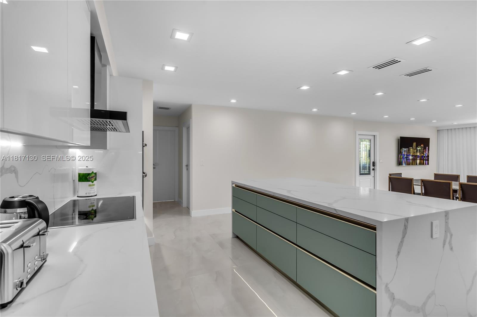 HOLLYWOOD LAKES SECTION - Residential