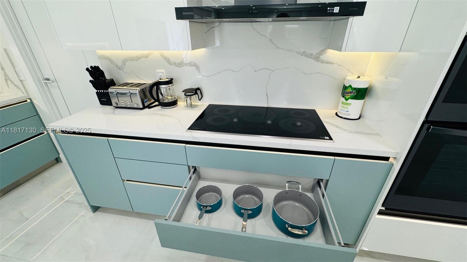 HOLLYWOOD LAKES SECTION - Residential